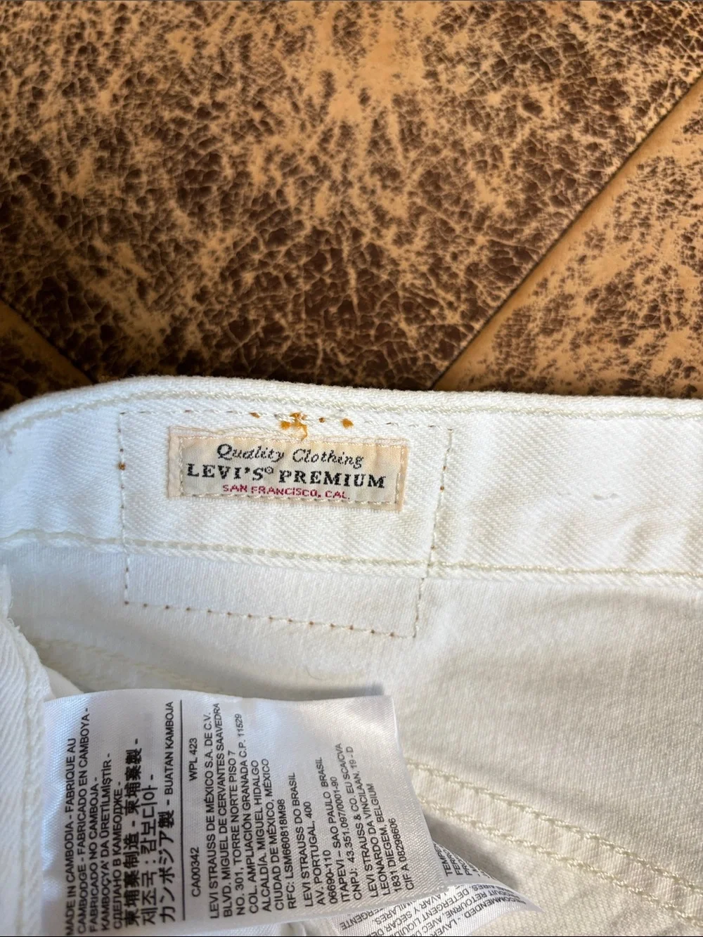 Levi's Cream Frayed Hem Straight Jeans - Picture 5 of 9